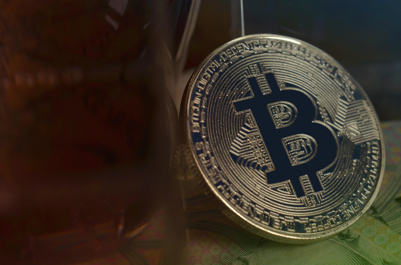 AI概念币ACT、IP 同步暴跌20% 又迅速反弹！诡异的币价走势引热议